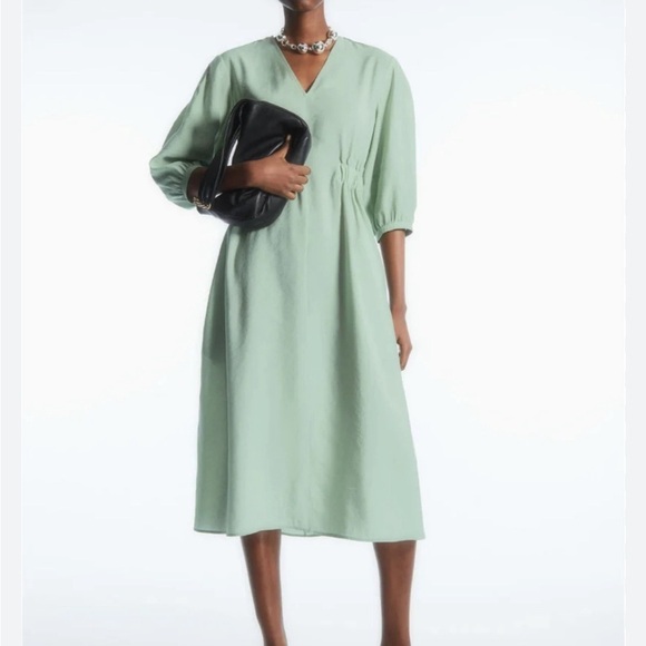 COS Voluminous V-Neck Light Green Midi Dress Size 6 – Lightweight Feminine - Picture 1 of 12